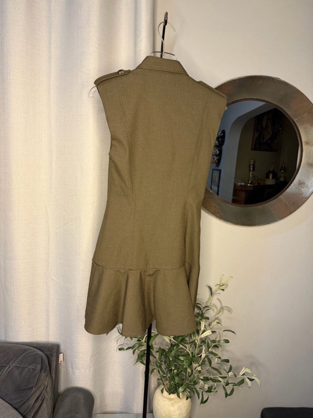NWT Zara Woman Buttons SHORT DRESS WITH SHOULDER PADS AND RUFFLES Size XS - Picture 9 of 10